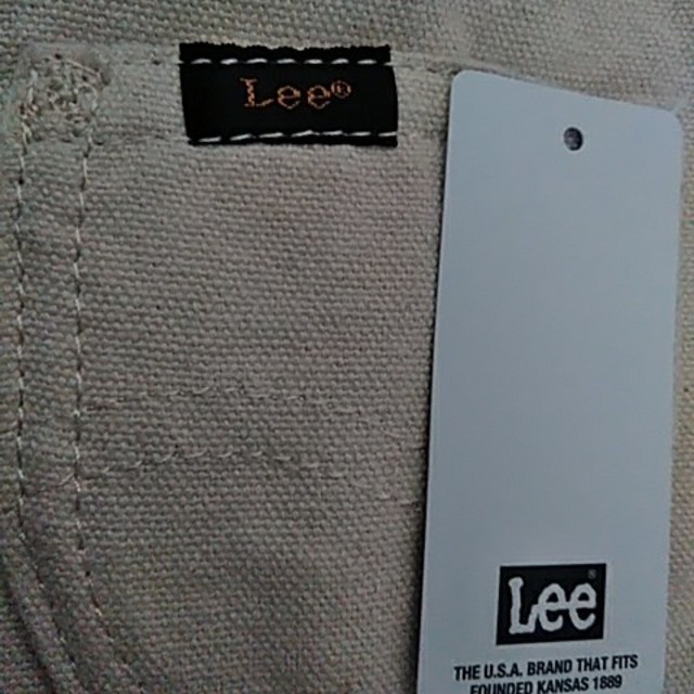 Lee(リー)の新品‼️Leeの今流行りの短め斜めがけバック・ピンク レディースのバッグ(ショルダーバッグ)の商品写真