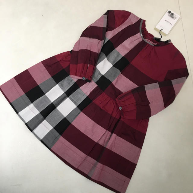 BURBERRY(バーバリー)の【 MAO様 ご専用です 】バーバリー ワンピース 4y 新品 キッズ/ベビー/マタニティのキッズ服女の子用(90cm~)(ワンピース)の商品写真