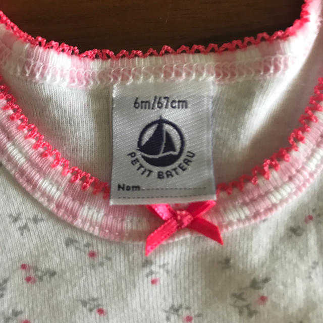 PETIT BATEAU(プチバトー)の美品 プチバトー 花柄チェック ロンパース 70 キッズ/ベビー/マタニティのベビー服(~85cm)(ロンパース)の商品写真