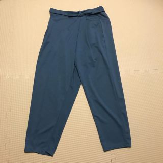 アズールバイマウジー(AZUL by moussy)のAZUL BY MOUSSY タックパンツ ウエストリボン テーパードパンツ(カジュアルパンツ)