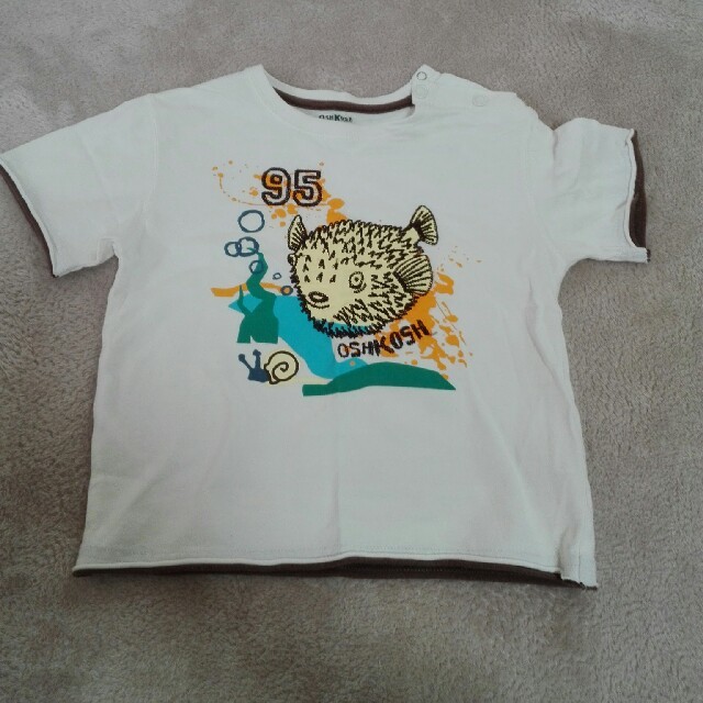 OshKosh(オシュコシュ)のOSHKOSH　半袖Tシャツ95㎝ キッズ/ベビー/マタニティのキッズ服男の子用(90cm~)(Tシャツ/カットソー)の商品写真