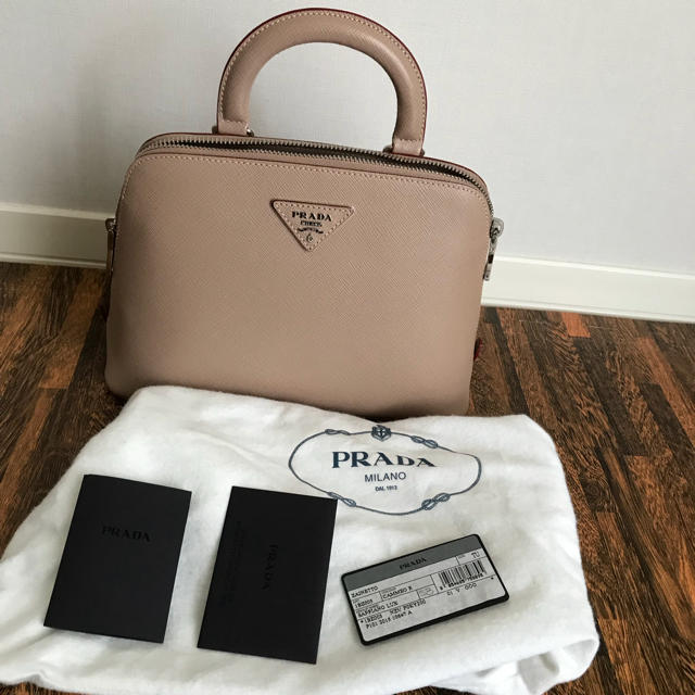 正規品　本物　PRADA  プラダ　バッグ