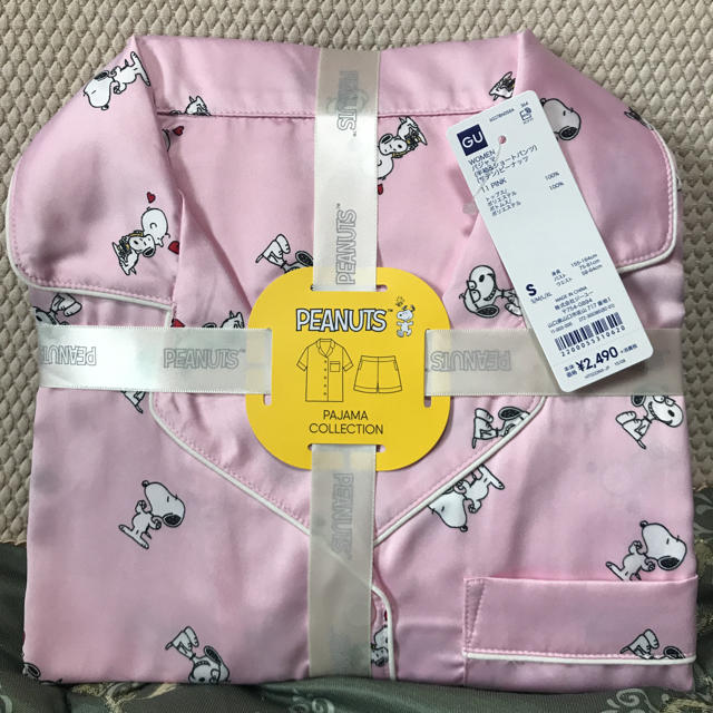 GU(ジーユー)のGUサテンパジャマ半袖ショートパンツスヌーピー柄ピンク レディースのルームウェア/パジャマ(パジャマ)の商品写真