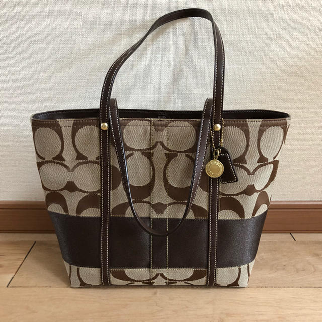 COACH(コーチ)のコーチシグネチャー☆美品 レディースのバッグ(トートバッグ)の商品写真