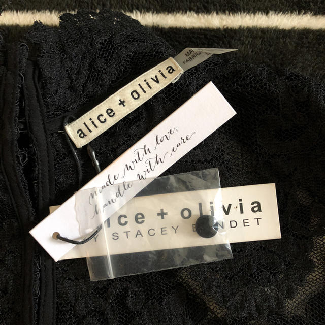 Alice+Olivia(アリスアンドオリビア)の【新品未使用♡】alice+olivia ブラウス レディースのトップス(シャツ/ブラウス(半袖/袖なし))の商品写真