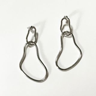 ザラ(ZARA)のシルバー♡変形♡フープ♡リング♡ゆらゆら♡ピアス(ピアス)