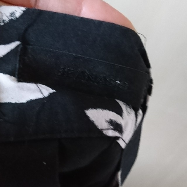 JEANASIS(ジーナシス)のジーナシス 花柄スカート レディースのスカート(ひざ丈スカート)の商品写真