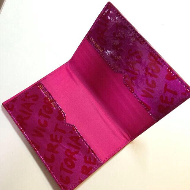 Victoria's Secret(ヴィクトリアズシークレット)のVSパスポートケース その他のその他(その他)の商品写真