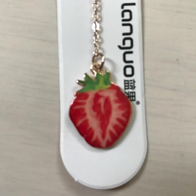 フルーツ ブックマーカー しおり イチゴ🍓 ハンドメイドの文具/ステーショナリー(しおり/ステッカー)の商品写真