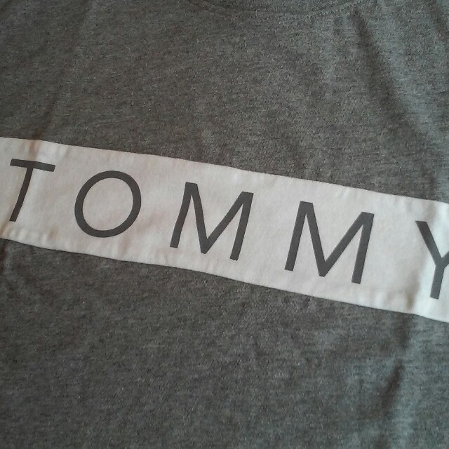 TOMMY HILFIGER(トミーヒルフィガー)のひーこ様専用　トミーヒルフィガー　トップス　新品 レディースのトップス(Tシャツ(半袖/袖なし))の商品写真