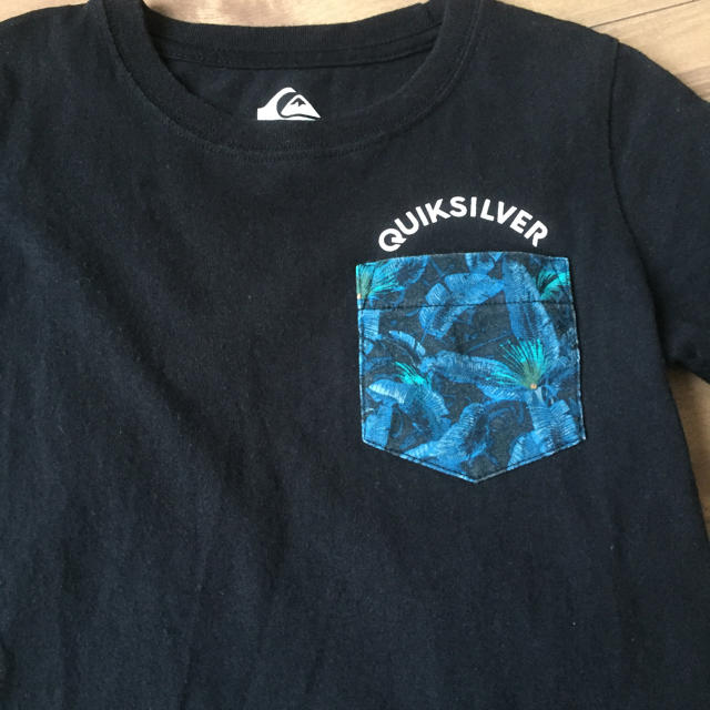 QUIKSILVER(クイックシルバー)の期間限定❣️QUICK SILVERキッズ用Tシャツ2点セット キッズ/ベビー/マタニティのキッズ服男の子用(90cm~)(Tシャツ/カットソー)の商品写真