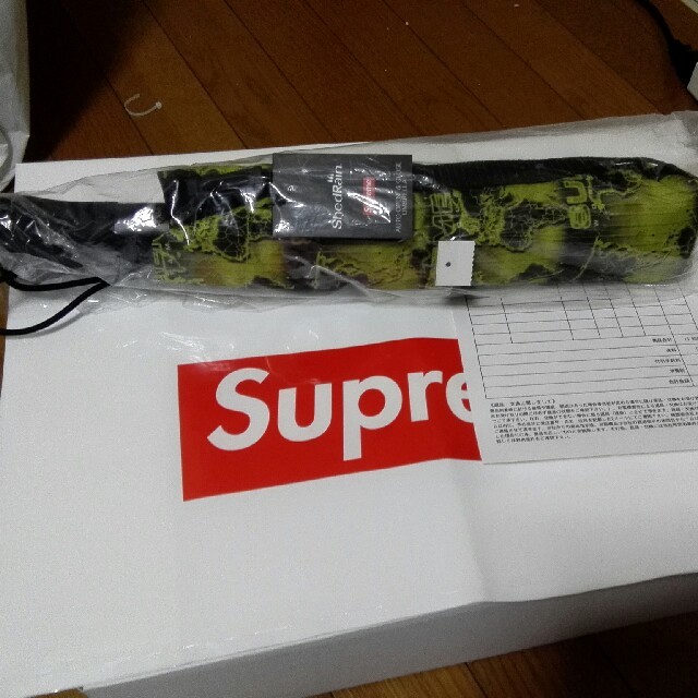 Supreme(シュプリーム)の
 18ss Week11 ShedRain World Famous折り畳み傘 メンズのファッション小物(傘)の商品写真