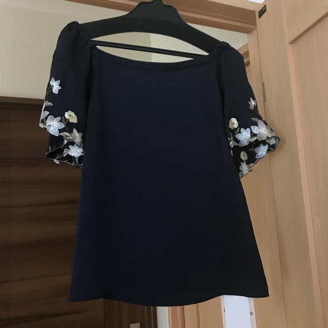 ♡新品未使用♡アプ刺繍ブラウス♡ ♡新品未使用♡アプ刺繍ブラウス♡