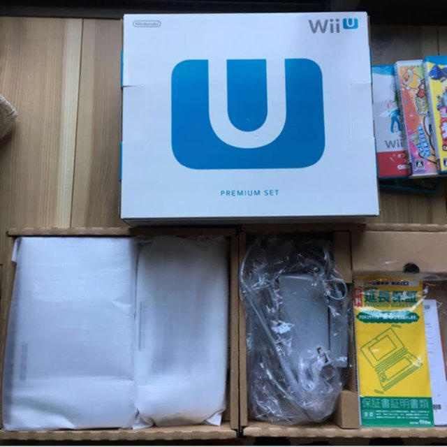 Wii U(ウィーユー)のsinnzi様専用 延長保証 2018年7月まで WiiU豪華セット エンタメ/ホビーのゲームソフト/ゲーム機本体(家庭用ゲーム機本体)の商品写真