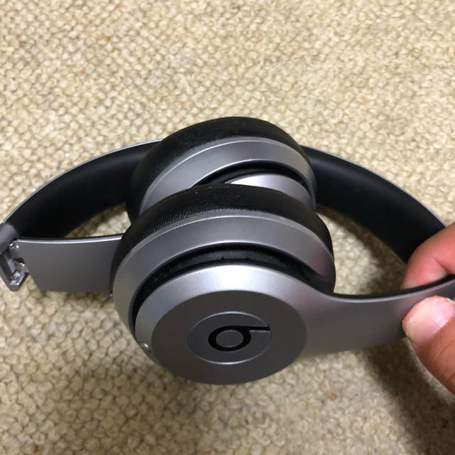 Beats by Dr Dre(ビーツバイドクタードレ)の最終値下げ beats solo2 wireless ヘッドホン グレー スマホ/家電/カメラのオーディオ機器(ヘッドフォン/イヤフォン)の商品写真