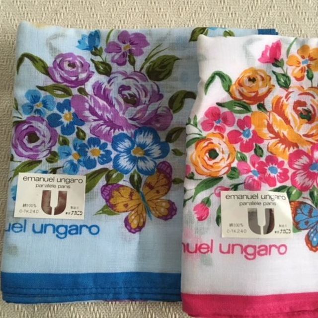 emanuel ungaro(エマニュエルウンガロ)の【未使用】ブランド　花柄ハンカチ　4枚セット レディースのファッション小物(ハンカチ)の商品写真