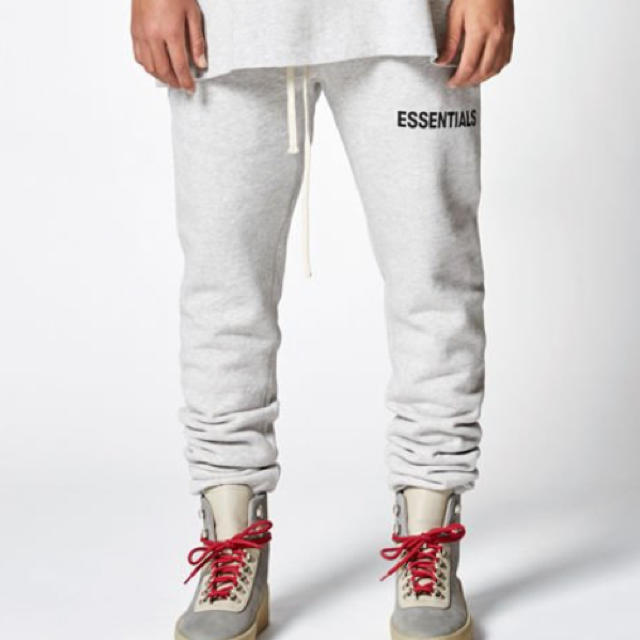 FEAR OF GOD(フィアオブゴッド)のXLサイズ Essentials Graphic Sweatpants メンズのパンツ(その他)の商品写真