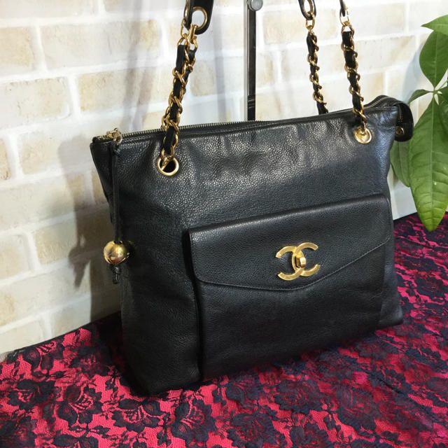 CHANEL(シャネル)のお値下げ♡正規品・シャネル チェーントートバッグ キャビアスキン　チャーム付き！ レディースのバッグ(トートバッグ)の商品写真