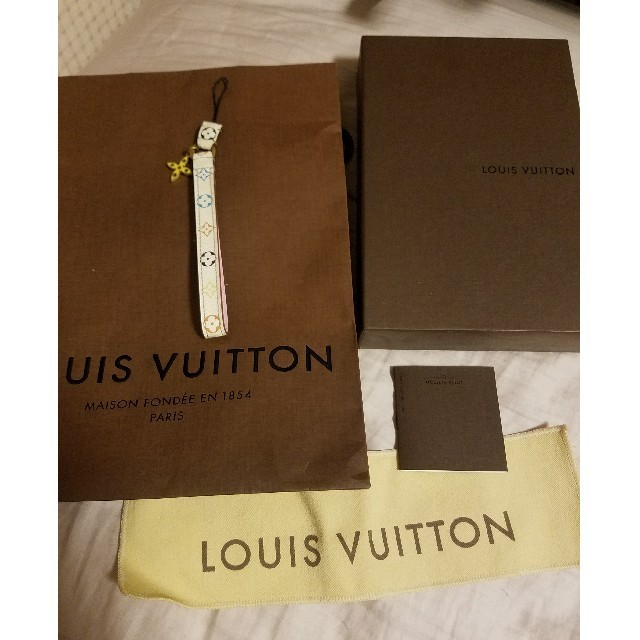 LOUIS VUITTON(ルイヴィトン)のLouis Vuitton ストラップ　白 スマホ/家電/カメラのスマホアクセサリー(ストラップ/イヤホンジャック)の商品写真