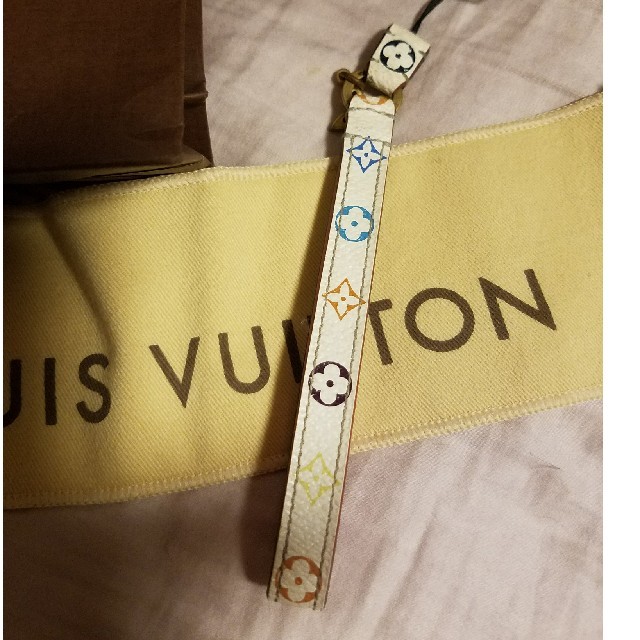 LOUIS VUITTON(ルイヴィトン)のLouis Vuitton ストラップ　白 スマホ/家電/カメラのスマホアクセサリー(ストラップ/イヤホンジャック)の商品写真