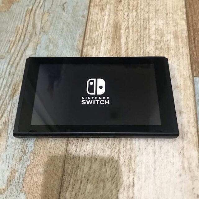 Nintendo Switch(ニンテンドースイッチ)のちくわ様専用【送料無料】Nintendo Switch ※本体のみ エンタメ/ホビーのゲームソフト/ゲーム機本体(家庭用ゲーム機本体)の商品写真