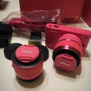 ニコン(Nikon)のNikon 1 ミラーレス ピンク ダブルズームキット(ミラーレス一眼)