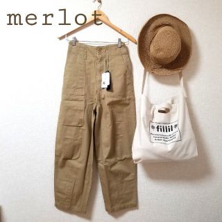 メルロー(merlot)の今季新作＊メルロー コットンミニタリーパンツ ベージュ(カジュアルパンツ)