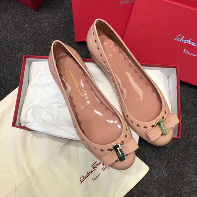 《最後の値下がり》14000円‼️Ferragamo サルバトーレフェラガモ