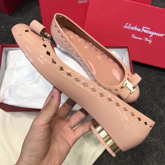 《最後の値下がり》14000円‼️Ferragamo サルバトーレフェラガモ 1