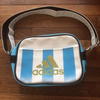 アディダス(adidas)のadidas  ショルダーバック  ２５×２０ｃｍ(ショルダーバッグ)