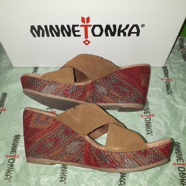 Minnetonka(ミネトンカ)のMINNETONKA　ミネトンカ　サンダル　6  23センチ レディースの靴/シューズ(サンダル)の商品写真