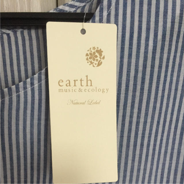 earth music & ecology(アースミュージックアンドエコロジー)の新品タグ付☆earth music&ecology ブラウス レディースのトップス(シャツ/ブラウス(長袖/七分))の商品写真