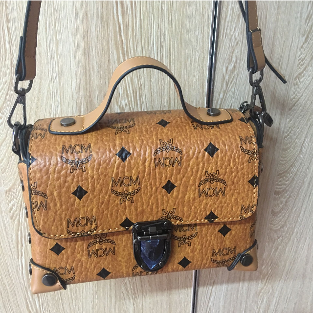 低価2023 MCM エムシーエム ショルダーバッグ の通販 by シアパル's shop|ラクマ