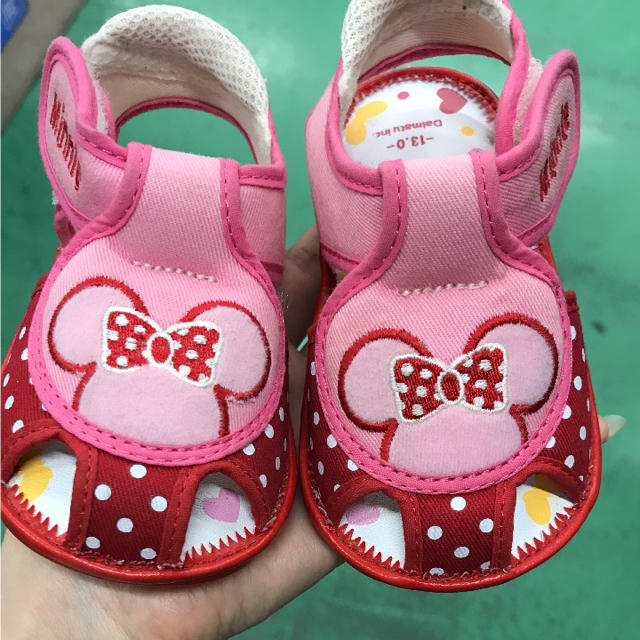 Disney(ディズニー)のミニーちゃん サンダル 13 キッズ/ベビー/マタニティのベビー靴/シューズ(~14cm)(サンダル)の商品写真