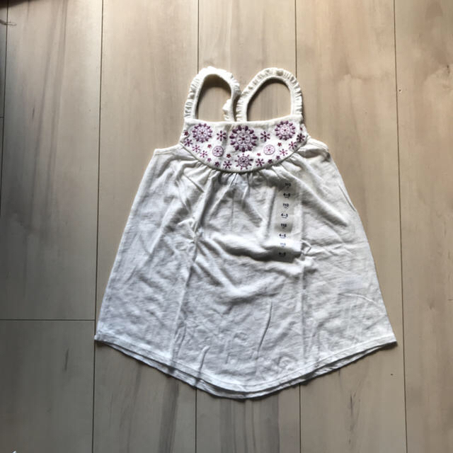 babyGAP(ベビーギャップ)の☆新品未使用☆GAP刺繍キャミソール110 キッズ/ベビー/マタニティのキッズ服女の子用(90cm~)(Tシャツ/カットソー)の商品写真