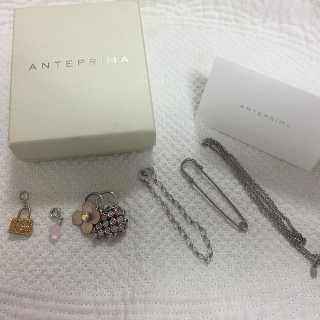 ANTEPRIMA(アンテプリマ)のANTEPRIMA チャームネックレス (丸ビル限定) レディースのアクセサリー(ネックレス)の商品写真