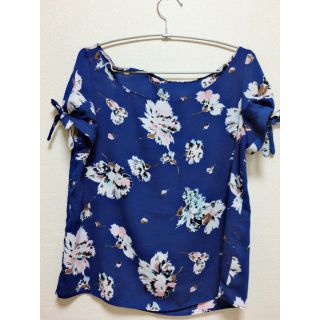 ザラ(ZARA)の花柄トップス(シャツ/ブラウス(半袖/袖なし))