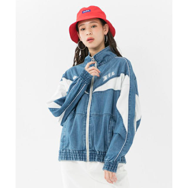 DENIM JACKET、リブニットスカート ブルー