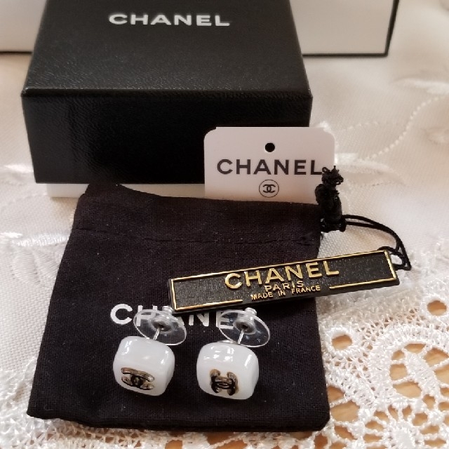 CHANEL シャネルピアス クリスタルホワイト国内シャネル正規店購入 CHANEL シャネルピアス クリスタルホワイト国内シャネル正規店購入