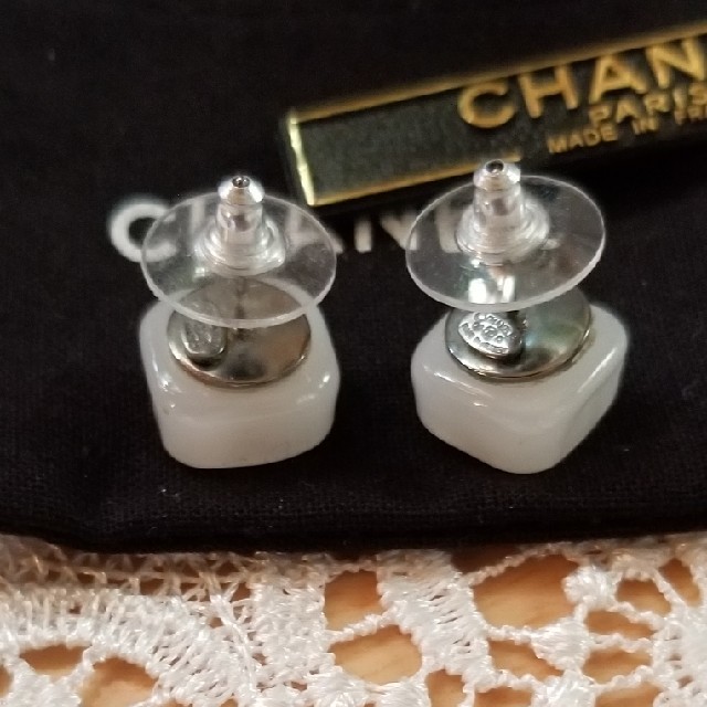 CHANEL シャネルピアス クリスタルホワイト国内シャネル正規店購入 CHANEL シャネルピアス クリスタルホワイト国内シャネル正規店購入