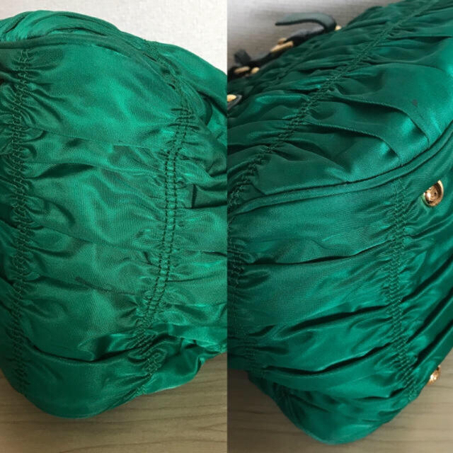 PRADA(プラダ)の美品 プラダ シャーリング フリル ハンドバッグ  ストラップ付 ナイロン  レディースのバッグ(ハンドバッグ)の商品写真