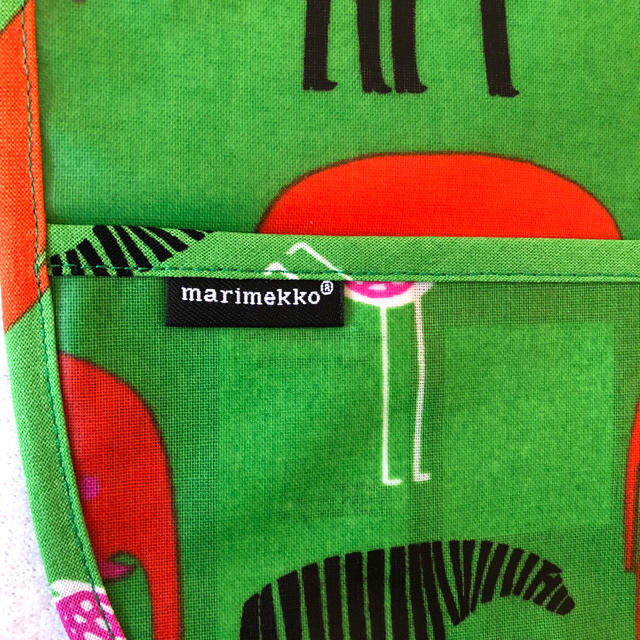 marimekko(マリメッコ)のmarimekko ビブ新品未使用品 キッズ/ベビー/マタニティの授乳/お食事用品(お食事エプロン)の商品写真