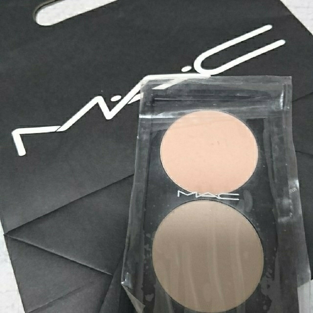 MAC(マック)のM・A・C シェイピングパウダー２色 表参道店限定商品  コスメ/美容のベースメイク/化粧品(フェイスパウダー)の商品写真