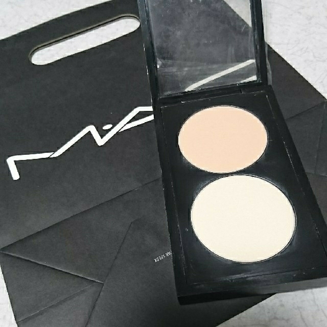 MAC(マック)のM・A・C シェイピングパウダー２色 表参道店限定商品  コスメ/美容のベースメイク/化粧品(フェイスパウダー)の商品写真