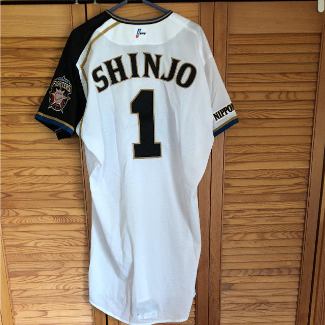 北海道日本ハムファイターズ(ホッカイドウニホンハムファイターズ)の新庄選手ユニフォーム NPB スポーツ/アウトドアの野球(記念品/関連グッズ)の商品写真