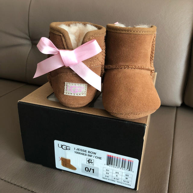 UGG(アグ)のUGG <新品> ベイリーボウベビームートンブーツ 0/1 キッズ/ベビー/マタニティのベビー靴/シューズ(~14cm)(ブーツ)の商品写真