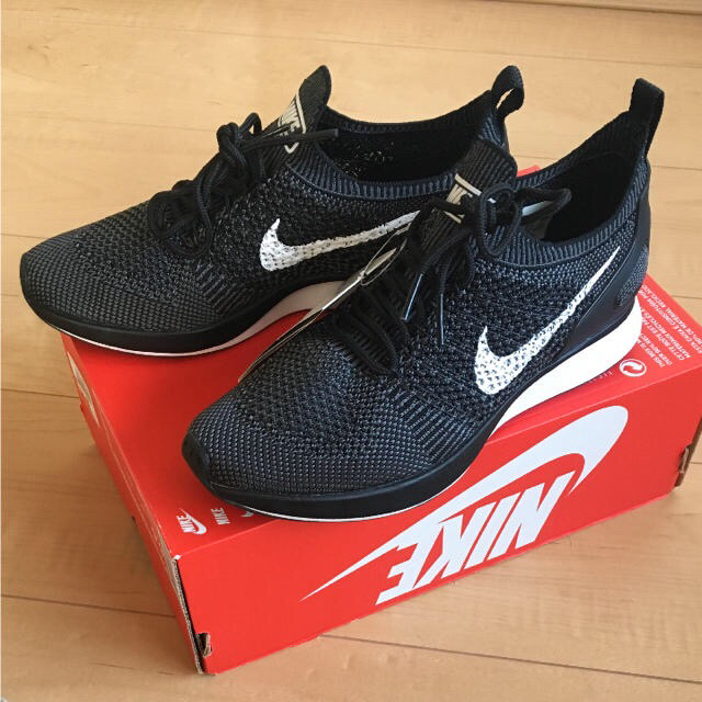 NIKE(ナイキ)の60 %オフNIKE  エア ズーム マライア フライニット AIR ZOOM スポーツ/アウトドアのランニング(シューズ)の商品写真