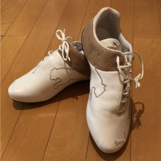 プーマ(PUMA)のお値下げ☆プーマ スニーカー ホワイトとベージュのツートンカラー  24センチ(スニーカー)