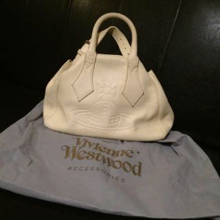 ヴィヴィアンウエストウッド(Vivienne Westwood)のヴィヴィアン☺︎ホワイトレザーヤスミン(ハンドバッグ)