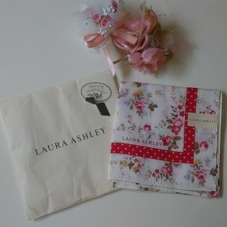 ローラアシュレイ(LAURA ASHLEY)のmina様専用❗新品　ローラ・アシュレイ大判ハンカチ.スカーフ(ハンカチ)